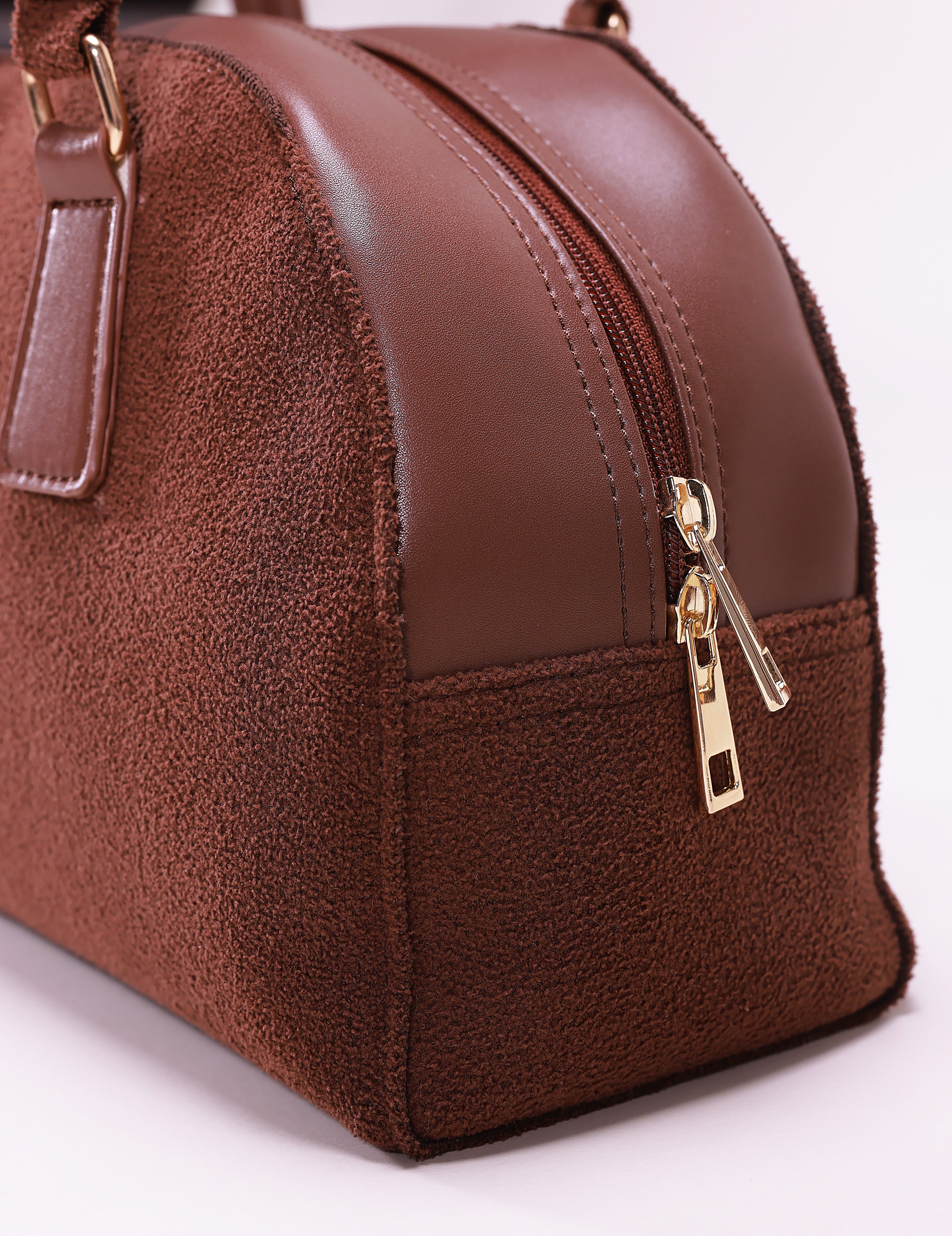 [SEUSE] New autumn/winter collection: classic, ultra-soft faux-fur textured bowling bags.