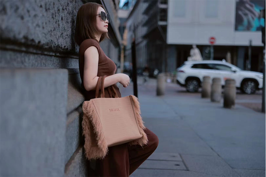 SEUSE Goddess Fashion and Elegance Handheld Fluffy Fringe Clutch Bag